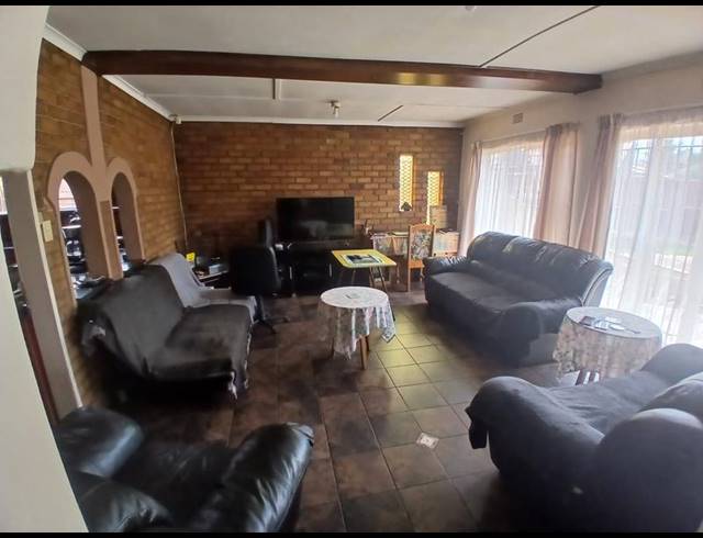 4 BEDROOM HOUSE FOR SALE IN LODEYKO